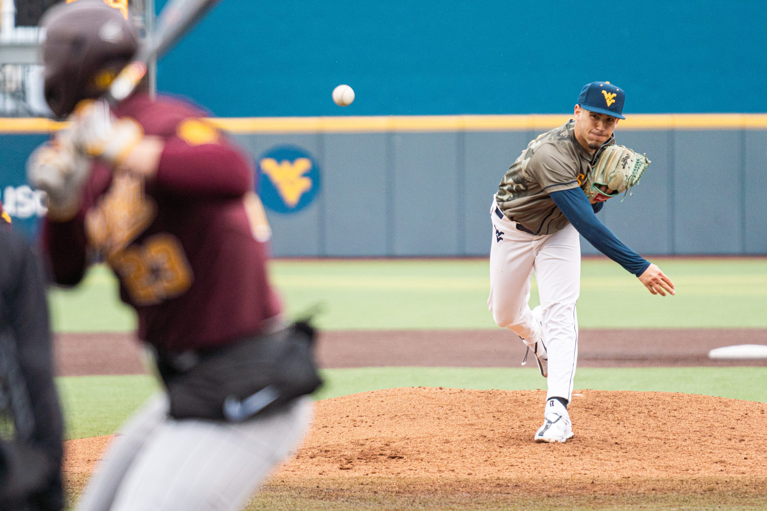 Mountaineers complete comeback to finish sweep of Minnesota
